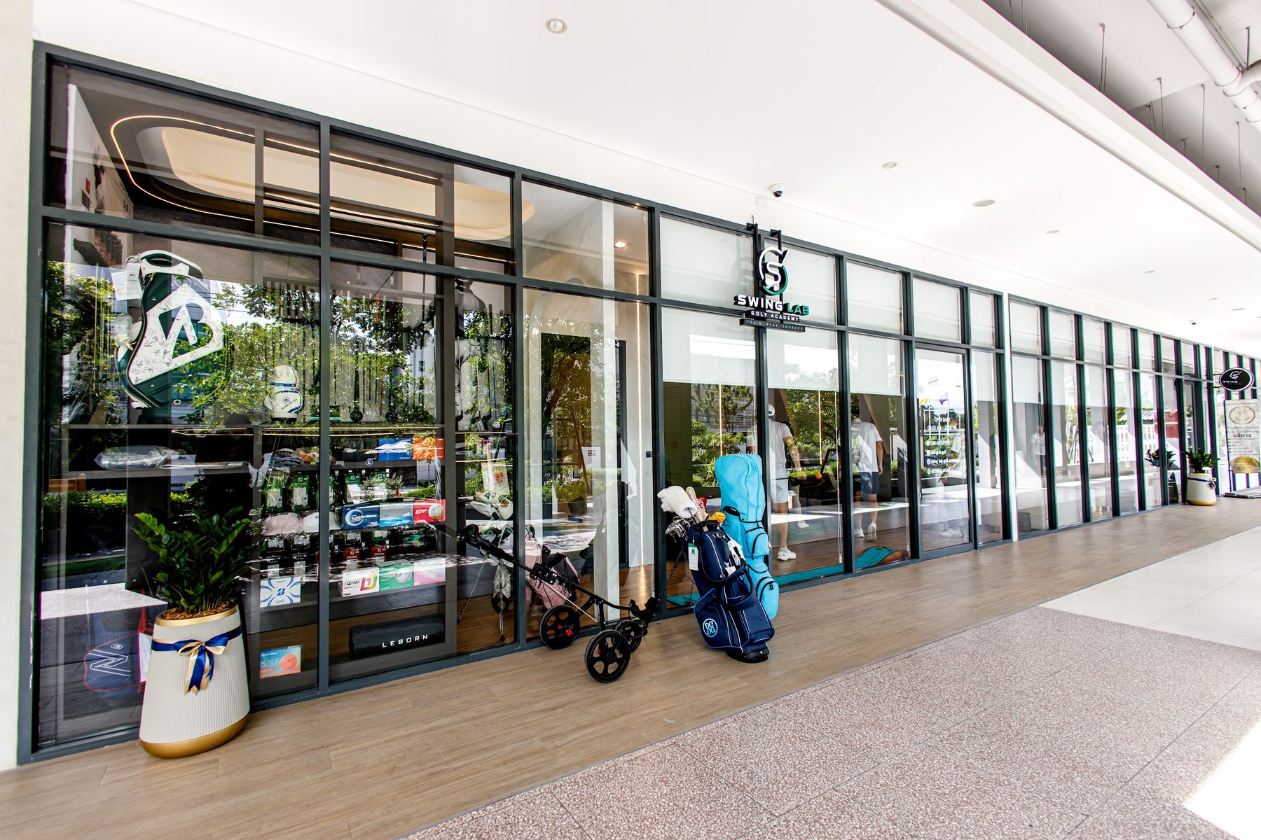 หน้าร้าน Swing Lab ที่ THE CLIX พระราม 2